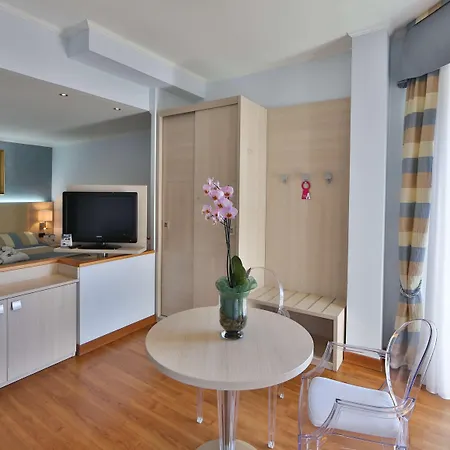 Отель Western Tigullio Royal