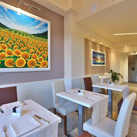 Western Tigullio Royal Отель 4*