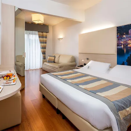 מלון Western Tigullio Royal 4*