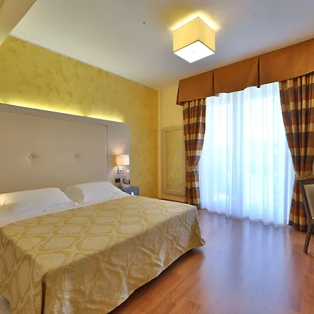 Western Tigullio Royal מלון 4*