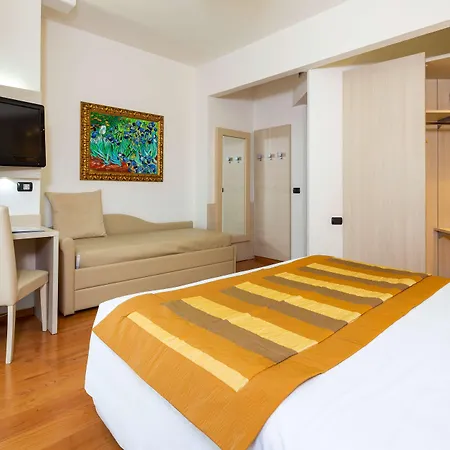 מלון Western Tigullio Royal 4*