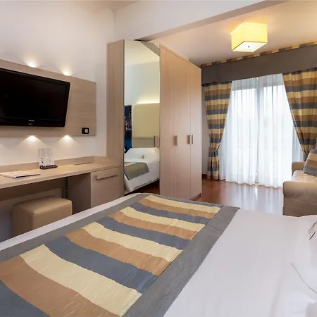 מלון Western Tigullio Royal 4*