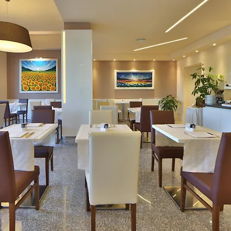 Western Tigullio Royal Hotel